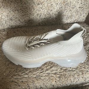 Apollo-T women’s tennis shoes